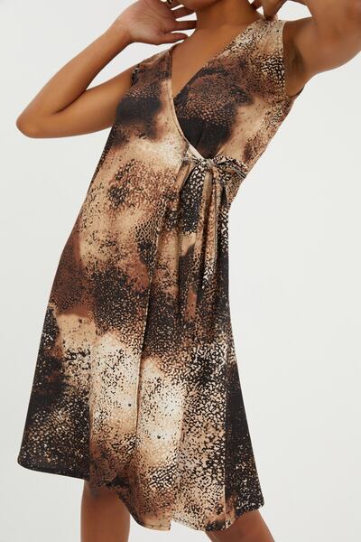 Quincey Рокля над коляното