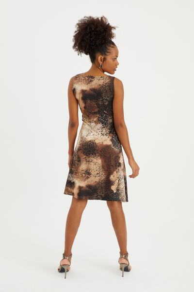 Quincey Рокля над коляното