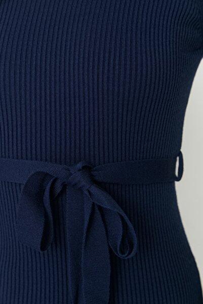 Trendyol Collection Темно-синя сукня міді з поясом-трико TWOAW22EL0009