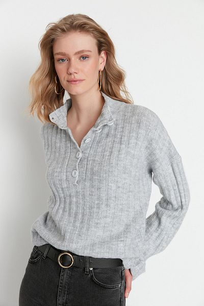 Trendyol Collection Šedý Wide Fit měkký, texturovaný stojáček pletený svetr TWOAW21KZ0783