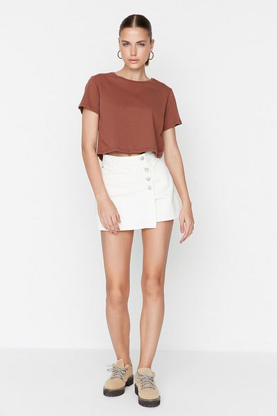 Trendyol Collection Λεπτομερής τζιν σορτς με κουμπιά εκρού TWOSS22SR0448