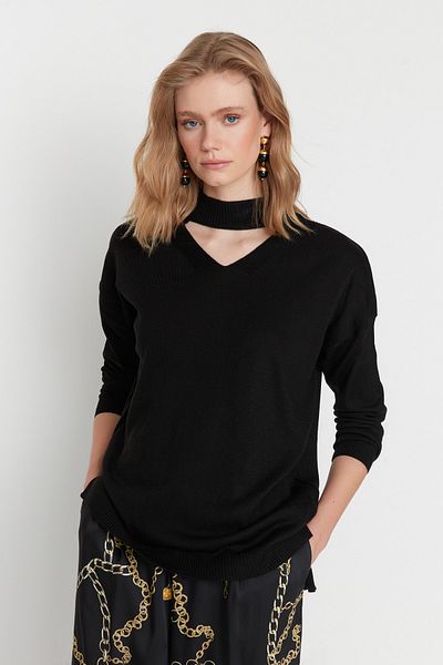 Trendyol Collection Schwarzer Strickpullover mit Chokerkragen TWOAW20KZ0220