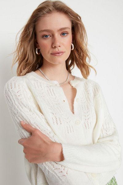 Trendyol Collection Weicher Strick-Cardigan – Ecru, durchbrochen/lochig, TWOAW21HI0020
