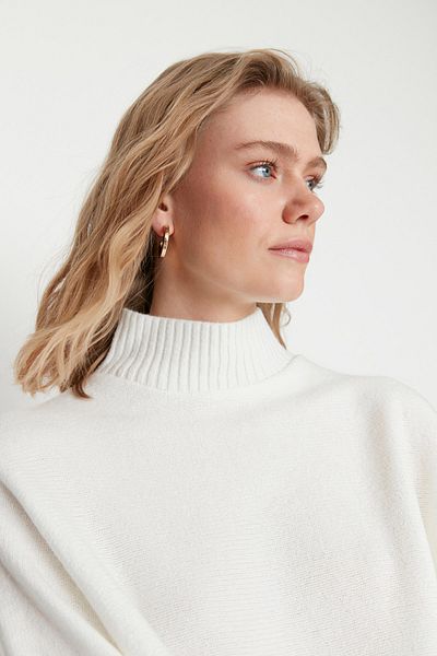 Trendyol Collection Ecru Soft Textured Wide Fit Knitwear Sweater TWOAW20KZ1059