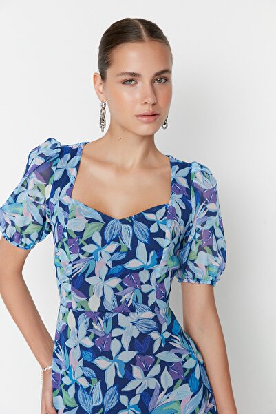 Trendyol Collection Modré květinové šifonové mini šaty s podšívkou TWOSS22EL2168