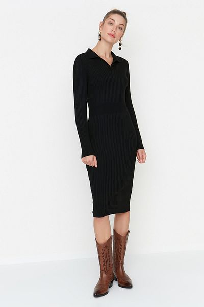 Trendyol Collection Πλεκτό φόρεμα σε μαύρο μίντι πόλο - TWOAW22EL1376