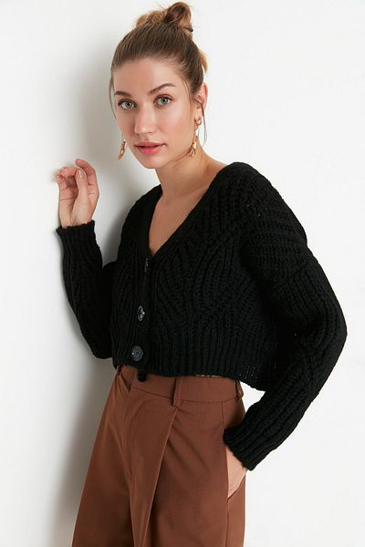 Trendyol Collection Schwarzer kurzer weicher strukturierter Strickcardigan TWOAW21HI0017