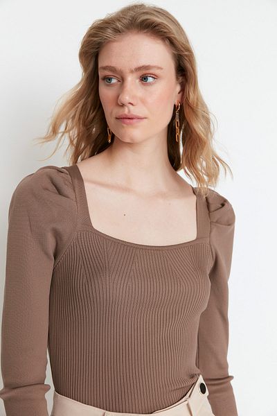Trendyol Collection Трикотажен пуловер с детайлен ръкав от норка TWOAW23KZ00890
