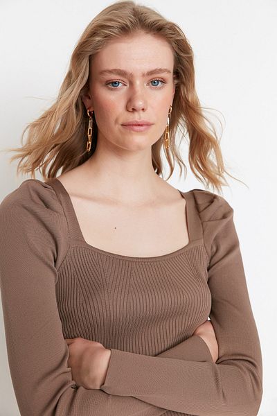 Trendyol Collection Трикотажен пуловер с детайлен ръкав от норка TWOAW23KZ00890