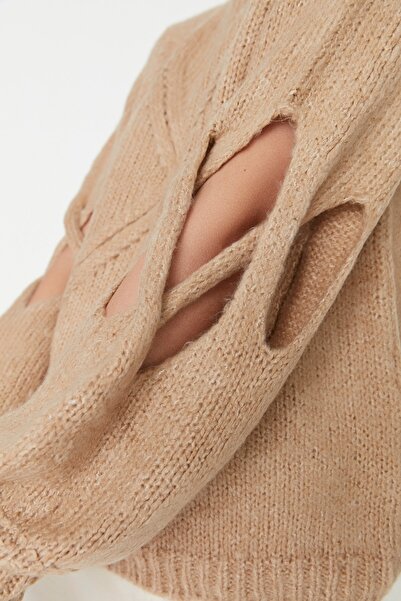 Trendyol Collection Pulover de tricotaj cu guler stand bej cu textura moale/decupaj TWOAW22KZ0214
