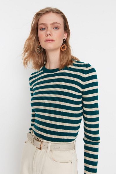 Trendyol Collection Grüner Basic Strickpullover mit Streifen TWOAW21KZ0942