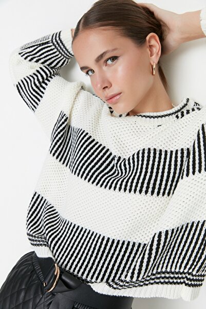 Trendyol Collection Sweater - White - Oversize