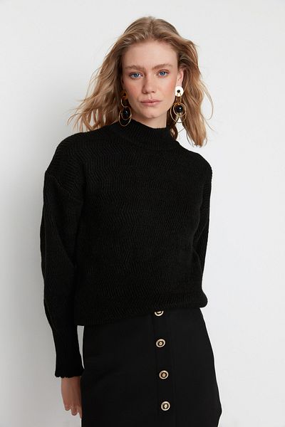 Trendyol Collection Czarny sweter z miękkiej teksturowanej dzianiny basic TWOAW21KZ0204