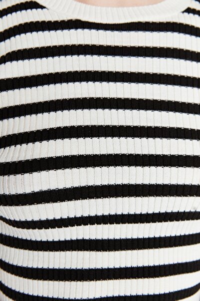 Trendyol Collection Ecru Basic pruhovaný svetr TWOSS20KZ0075