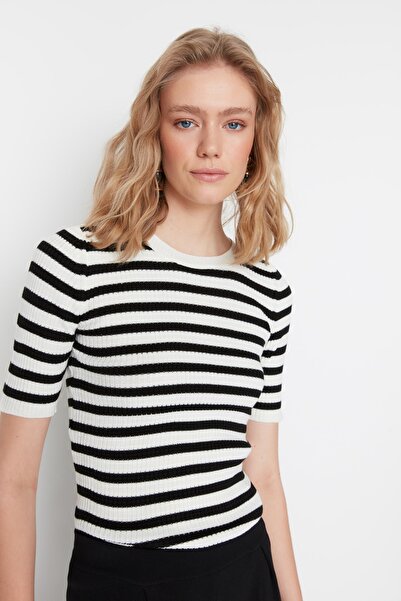 Trendyol Collection Ecru Basic pruhovaný svetr TWOSS20KZ0075