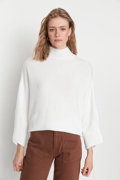 Trendyol Collection Ecru Soft Textured Wide Fit pletený svetr TWOAW20KZ1059