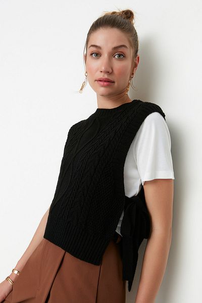 Trendyol Collection Schwarzer Strick-Crop-Pullover – mit Seitenband und Bindedetail TWOAW22SV0058