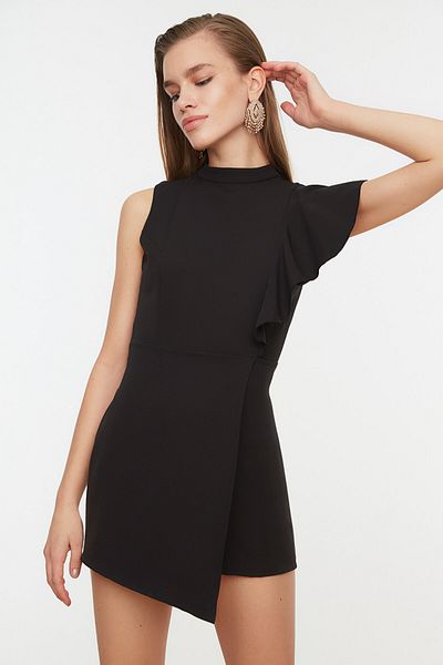 Trendyol Collection Czarny kombinezon z tkaną falbanką TPRSS20TU0153