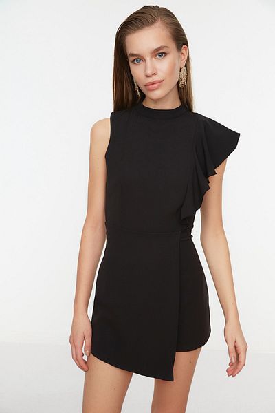 Trendyol Collection Czarny kombinezon z tkaną falbanką TPRSS20TU0153