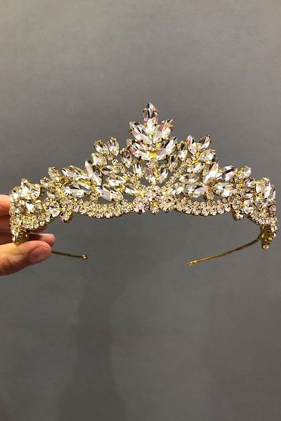 Hobigram تاج زفاف مطلي باللون الذهبي - تصميم خاص، إكسسوار، إنتاج عالي الجودة، طراز مثير للنظر - العروس