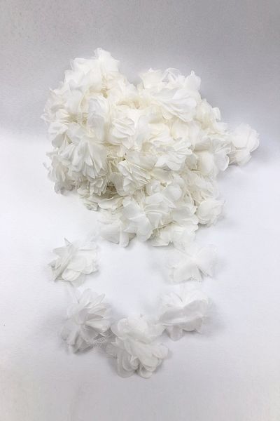 Hobigram Ornament de trandafir tăiat cu laser alb Material de ambalare țesătură organza floare artificială 12 bucăți trandafir – decorativ