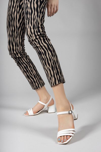Riccon Weiße Sandalen mit Absatz für Damen0012355