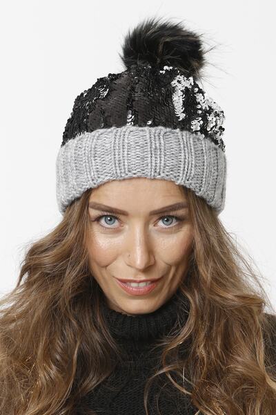 Vemod Pul Payet Aksesuarlı Kürk Ponponlu Triko Örme Bere - Gri