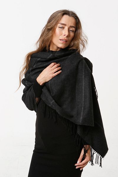 Vemod Women's Black Tassel Shawl