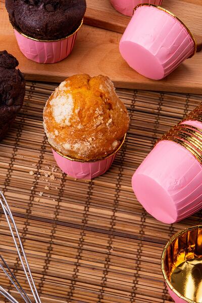 Huzur Party Store Pink Glossy Cardboard 25-Piece Cake Mold with Gold Coated Edge and Does Not Scatter in the Oven 6.5x4 Cm Muffin Cupcake