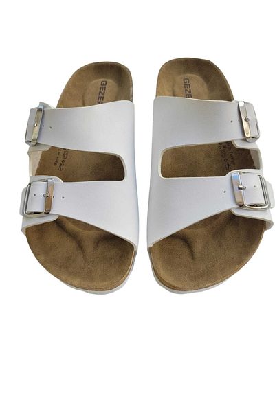 MODA SENİ Γυναικείες παντόφλες Gezer Buckle Cork Sole Λευκές. Κομψές γυναικείες παντόφλες με θήκη φτέρνας
