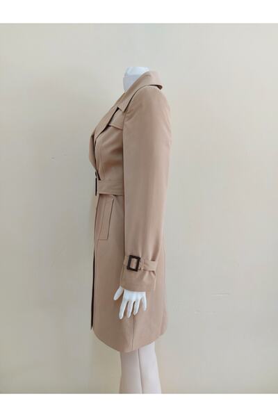 donna attraente Kemerli Düğmeli Astarlı Trençkot