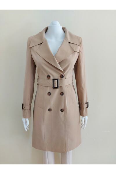 donna attraente Kemerli Düğmeli Astarlı Trençkot