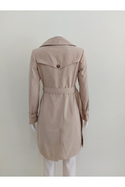 donna attraente Kemerli Düğmeli Astarlı Trençkot