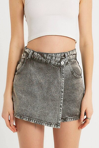 fehika Kadın Gri Denim Kot Şort Asimetrik Kapamalı Fermuarlı Jeans Şort Etek / Bermuda