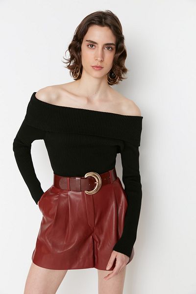 Trendyol Collection Schwarzer Strickpullover mit Carmen-Kragen - Super Crop TWOAW22KZ1897