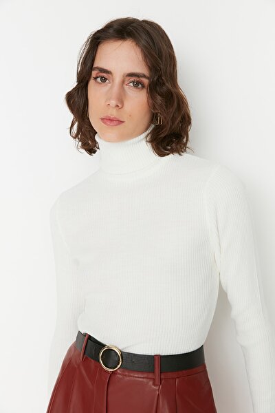 Trendyol Collection Pullover - Ecru - Figurbetont