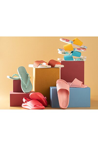 English Home Women's Beach Slippers - Colorist Design