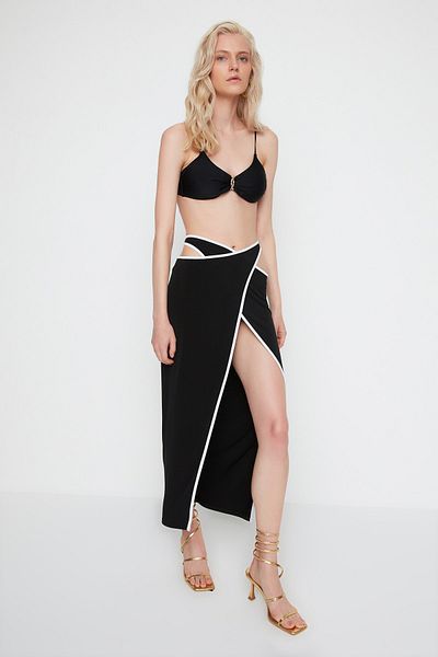 Trendyol Collection X Moeva Black Slit Detailed Pareo TBESS22ET0479
