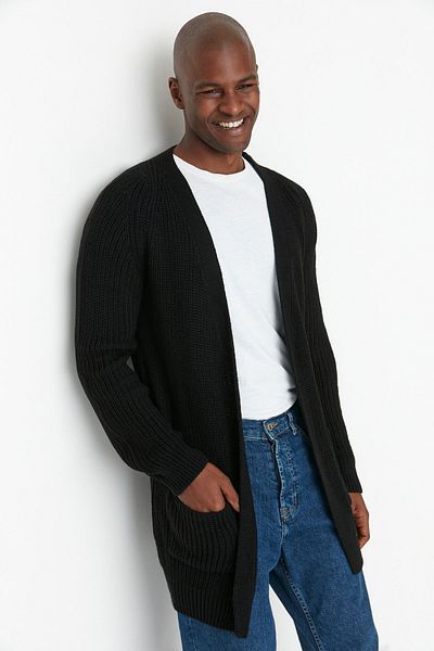 Trendyol Collection Langer schwarzer Strick-Cardigan - Regular Fit, mit Taschen TMNAW21HI0297