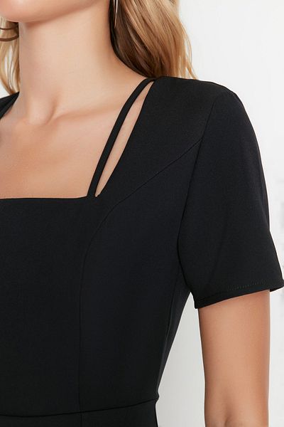 Trendyol Collection Μαύρο Εφαρμοσμένο Υφαντό Μίντι Τετράγωνο Λαιμόκοψη Υφαντό Μίντι Φόρεμα TWOSS22EL00548
