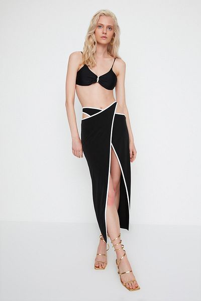 Trendyol Collection X Moeva Black Slit Detailed Pareo TBESS22ET0479