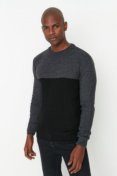 Trendyol Collection Schwarzer Slim-Fit-Strickpullover mit Rundhalsausschnitt und Farbblockierung TMNAW21KZ0544