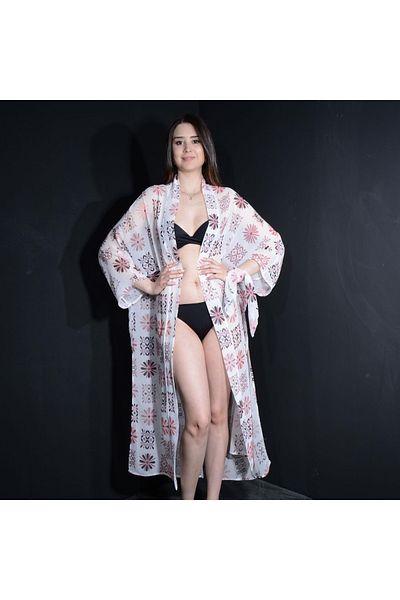 Tedz Collection Paredora White Hydrangea Patterned Kimono Pareo