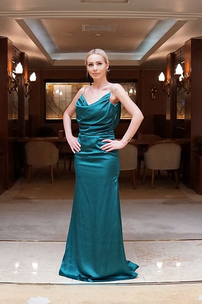 SpringStore Rochie de seara din satin cu bretele cu lant de smarald Rochie de logodna
