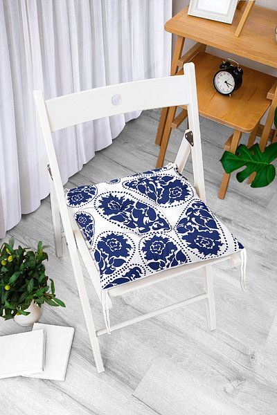 Realhomes Blue Tile Motif Rose Design Fluffy Chair Cushion