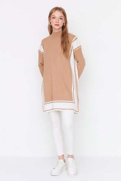 Trendyol Modest Braun gestreifter Strickpullover mit hohem Kragen TCTAW22AK0163