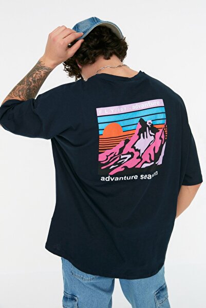 Trendyol Collection Námořnicky modré oversize bavlněné tričko s potiskem – TMNSS21TS1227