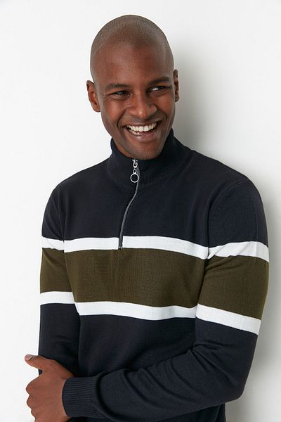 Trendyol Collection Sötétkék színes blokk Slim Fit kötöttáru pulóver - fél garbó TMNAW20MG0022