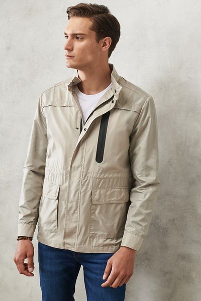 AC&Co / Altınyıldız Classics Herren-Freizeitmantel in Beige mit Standard-Passform und Stehkragen