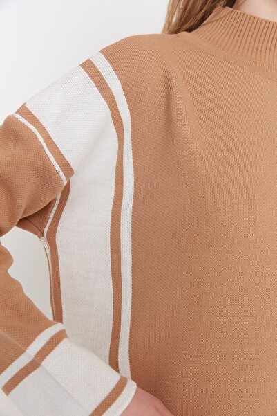 Trendyol Modest Πλεκτό πουλόβερ με ψηλό γιακά καφέ ριγέ TCTAW22AK0163